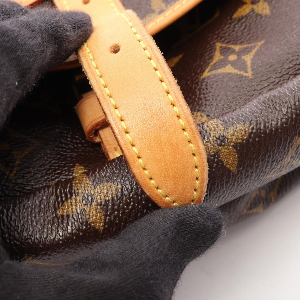 Louis Vuitton Shoulder Bag Saumur 30 Leather — view 8