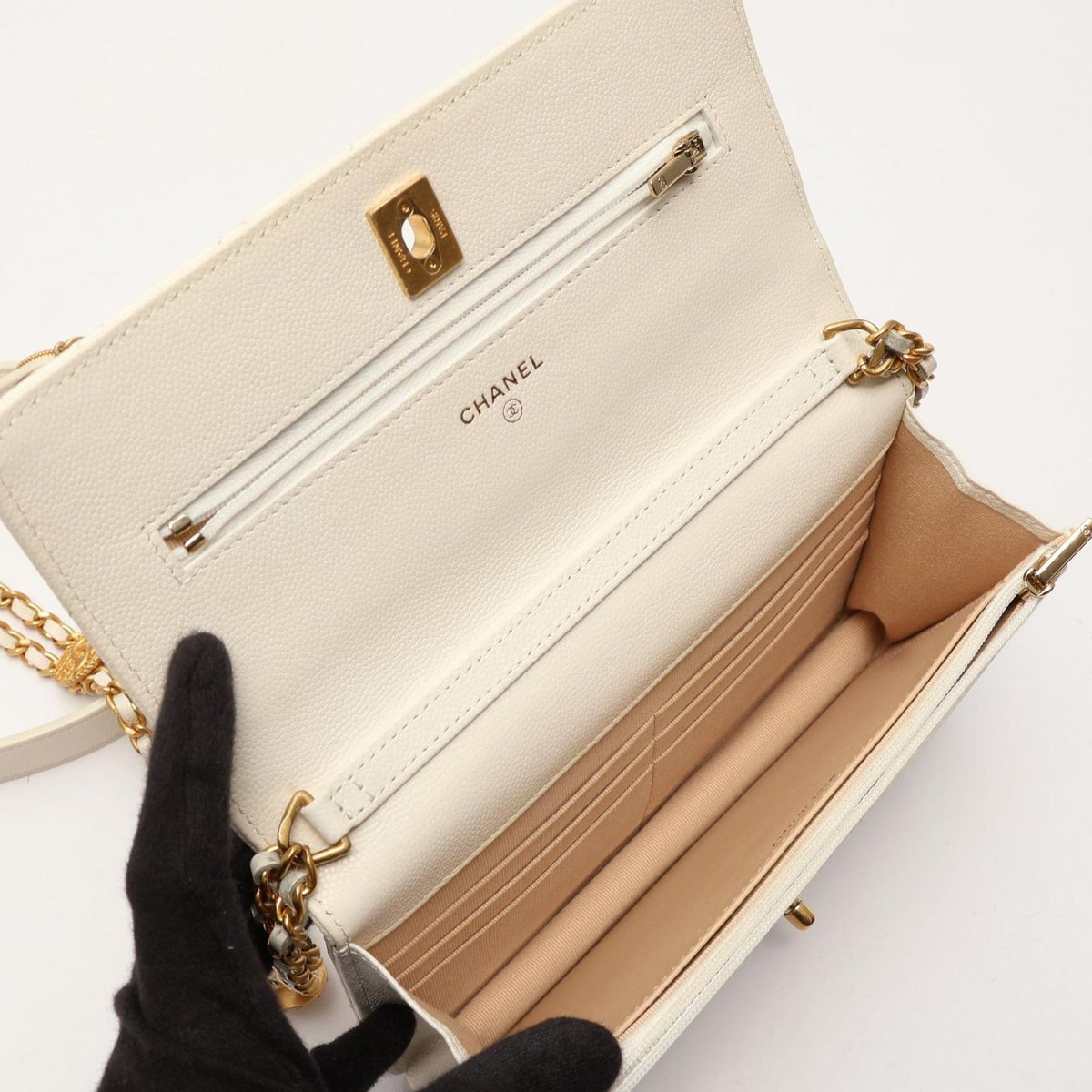 Chanel Shoulder Bag Quilted White Caviar Leather Chain Wallet — view 3