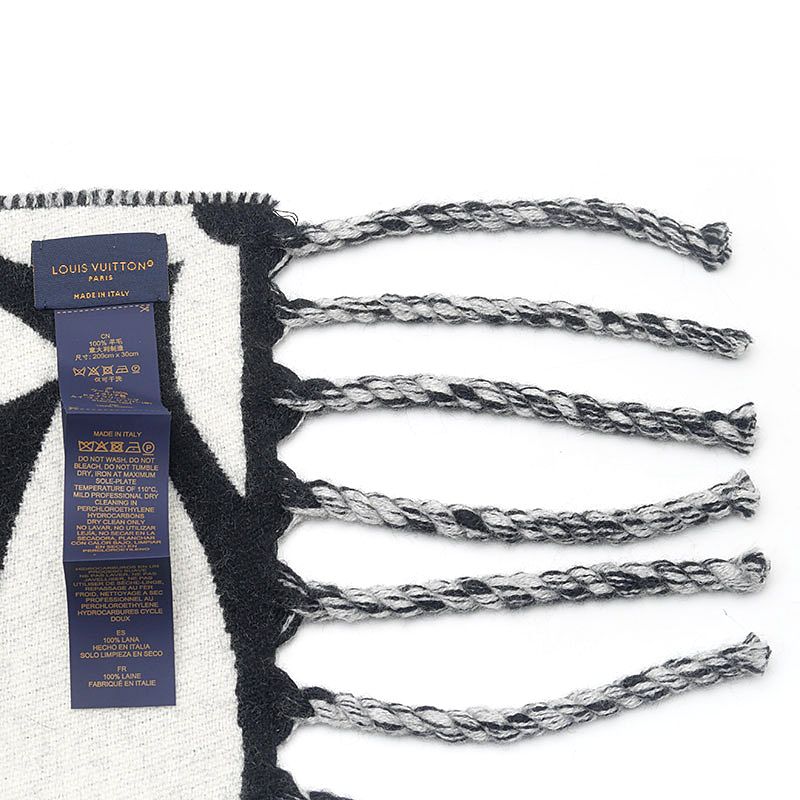 Louis Vuitton Scarf LV Medallion Noir Monogram — view 2