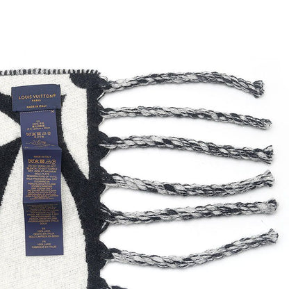Louis Vuitton Scarf LV Medallion Noir Monogram — view 2