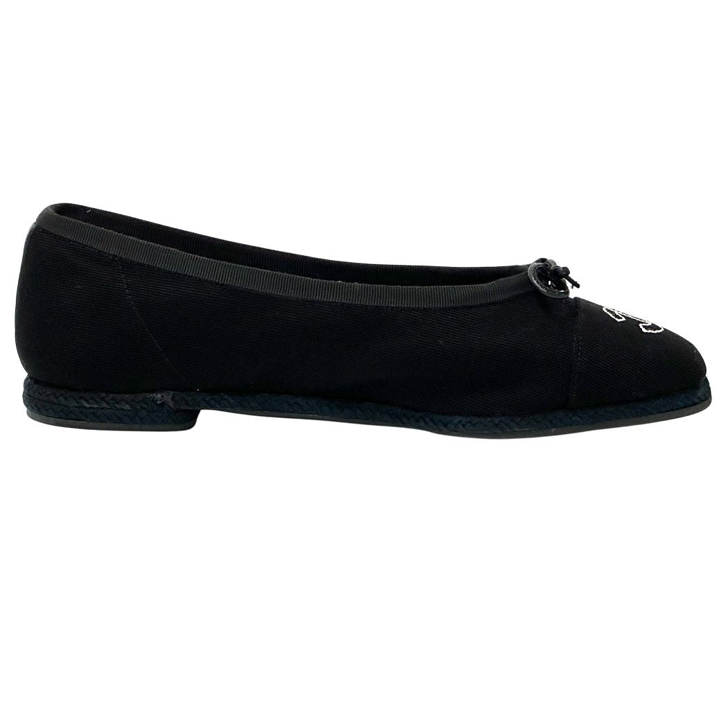 Chanel Pumps CC Logo Canvas Ballet Shoes Black White Flat Ribbon — view 3