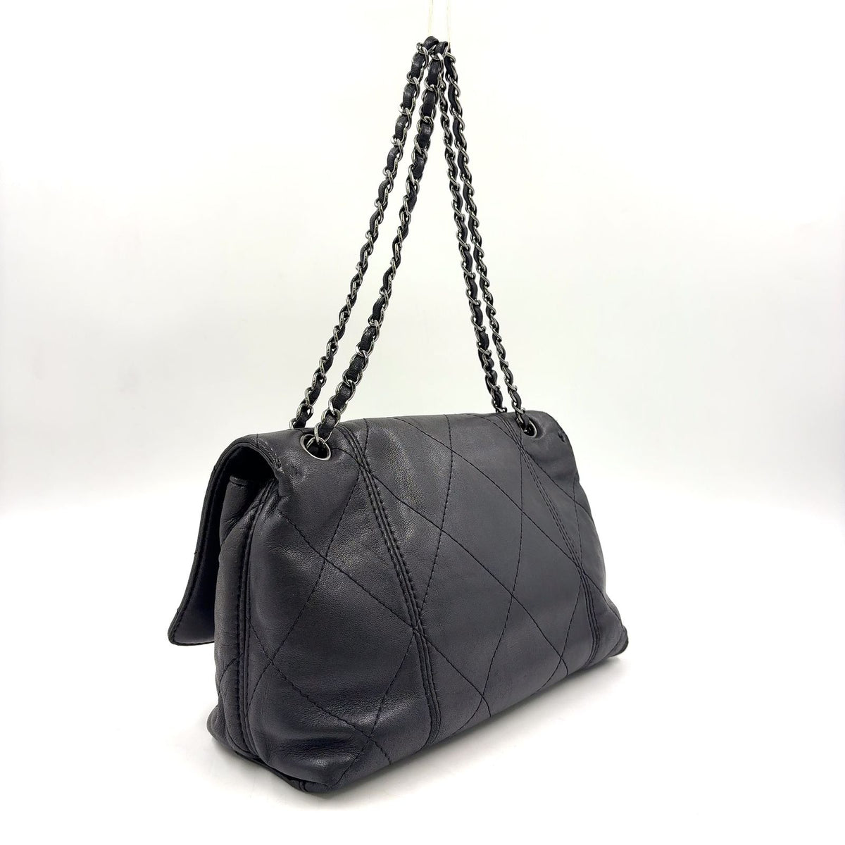 Chanel Diamond Stitch Lambskin Black Chain Shoulder Bag Silver — view 2