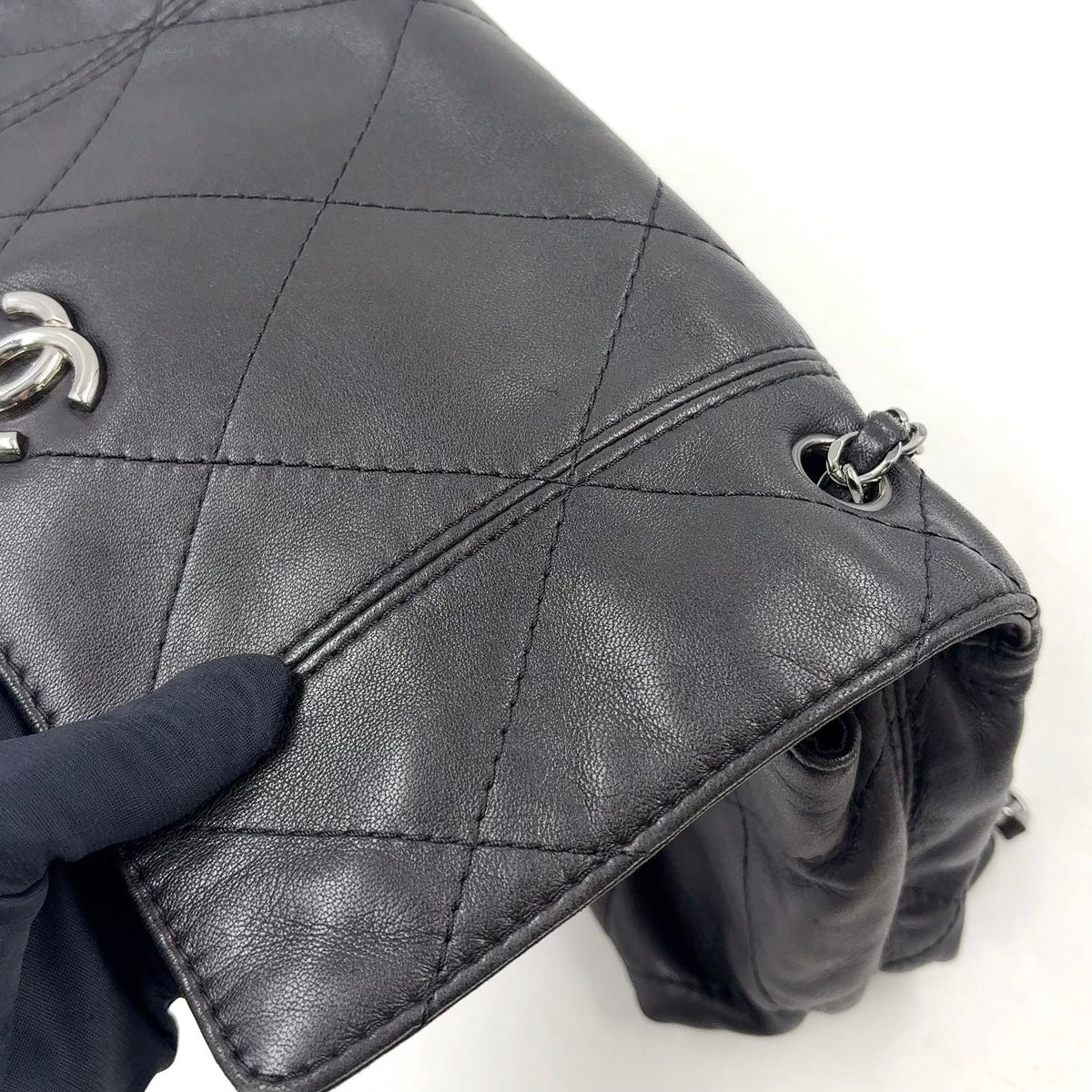 Chanel Diamond Stitch Lambskin Black Chain Shoulder Bag Silver — view 8
