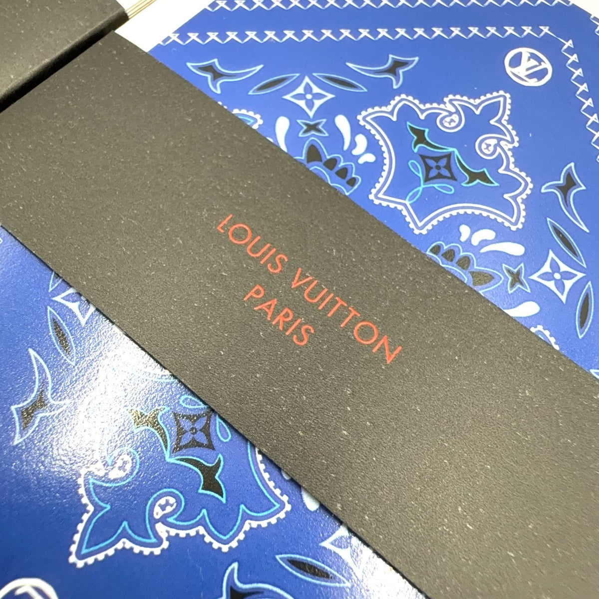 Louis Vuitton Etui Cartes de Vigitt Game LV Ers Bandana Pattern Paper Blue Red — view 4