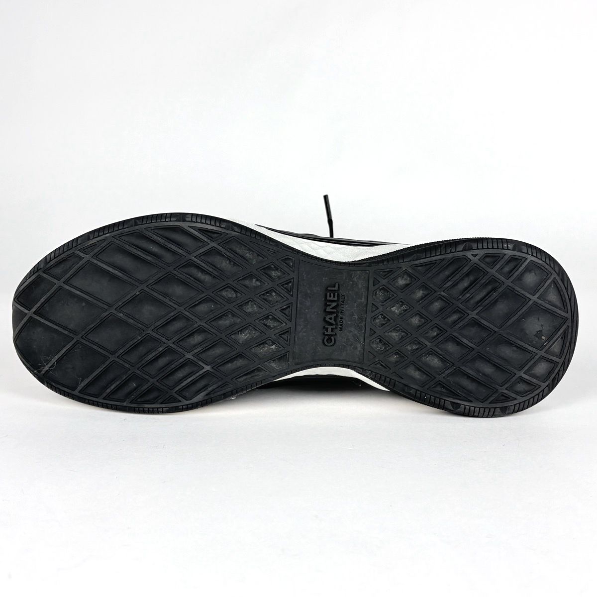 Chanel Shoes CC Logo Leather Black White — view 2