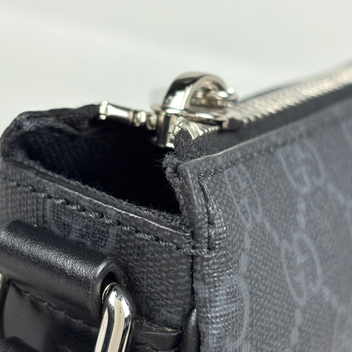 Gucci Shoulder Bag GG Pattern Supreme Black — view 4