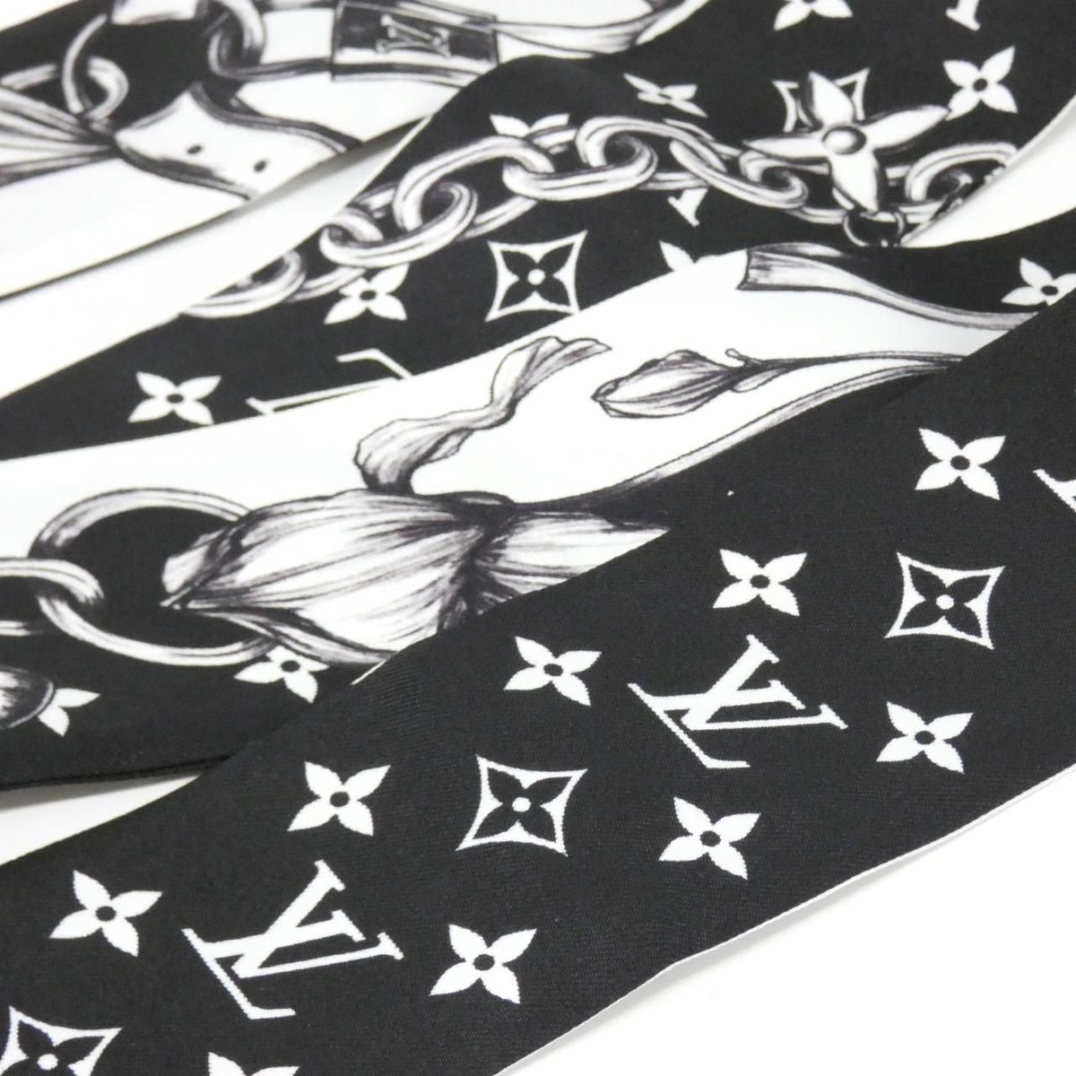 Louis Vuitton Bandeau BB Blooming Scarf — view 3