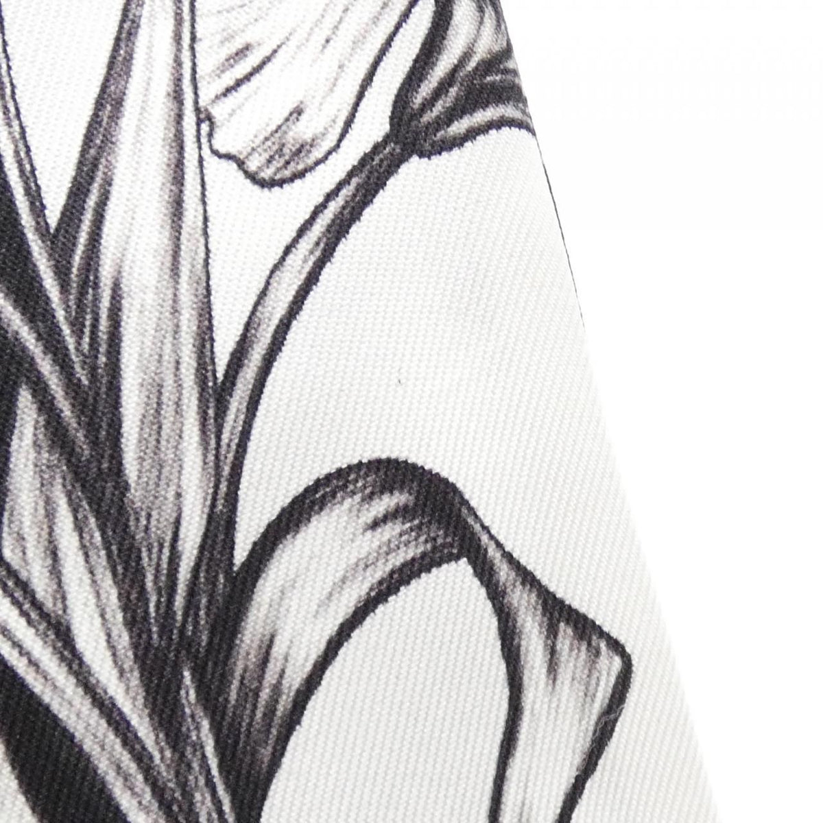 Louis Vuitton Bandeau BB Blooming Scarf — view 4