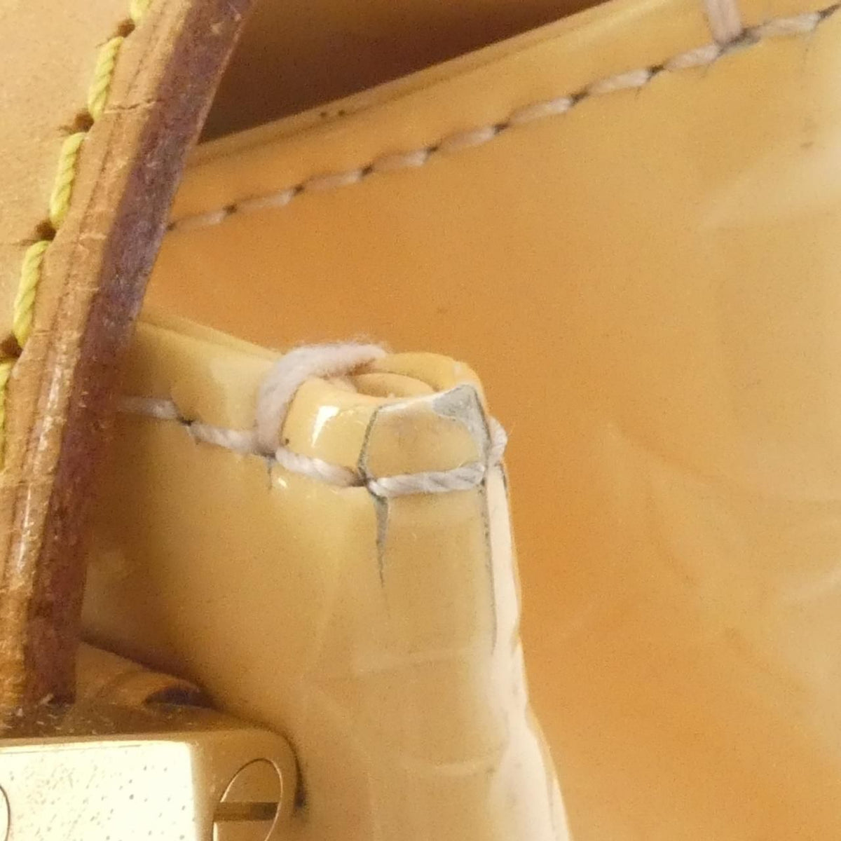 Louis Vuitton Vernis Biscayne Bay GM Shoulder Bag — view 4