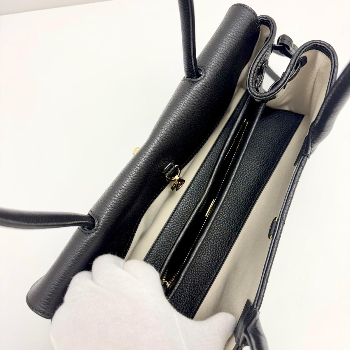 Chanel Small Shopping Black Leather Shoulder Bag Gold — view 7