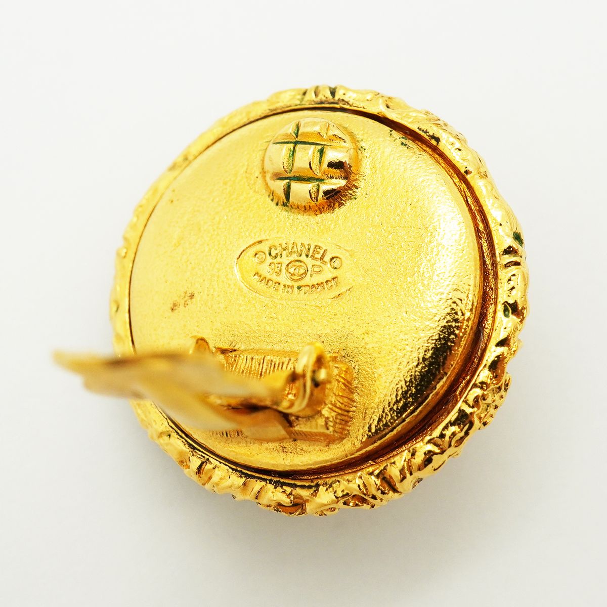 Chanel Earrings Vintage CC Logo Round Circle Lava Motif Gold Plated Black — view 4