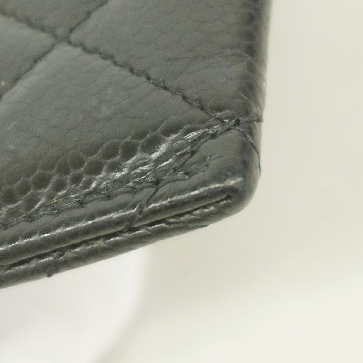 Chanel Card Case Quilted Caviar Leather Black Gold — view 5