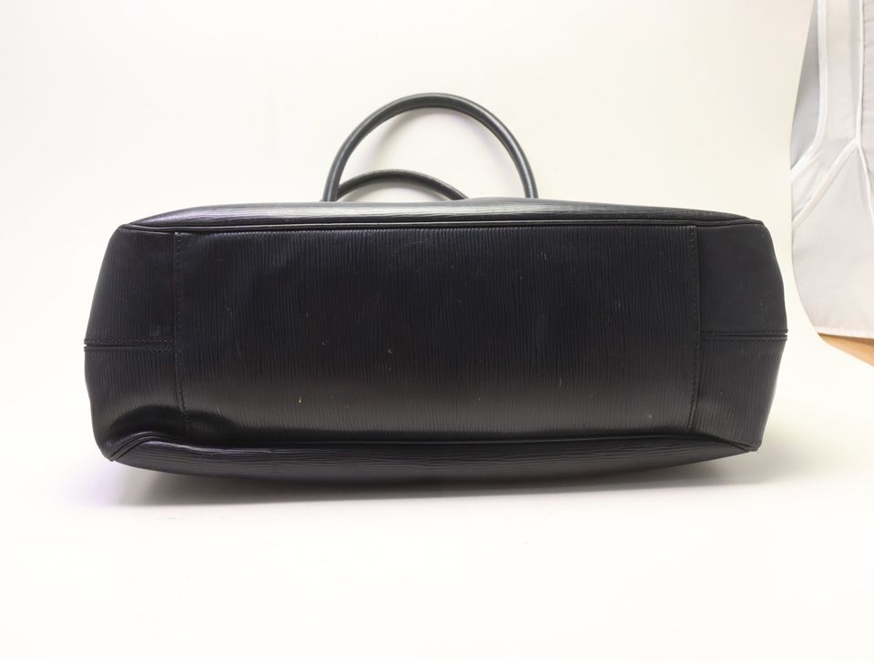 Louis Vuitton Epi Passy Handbag — view 3