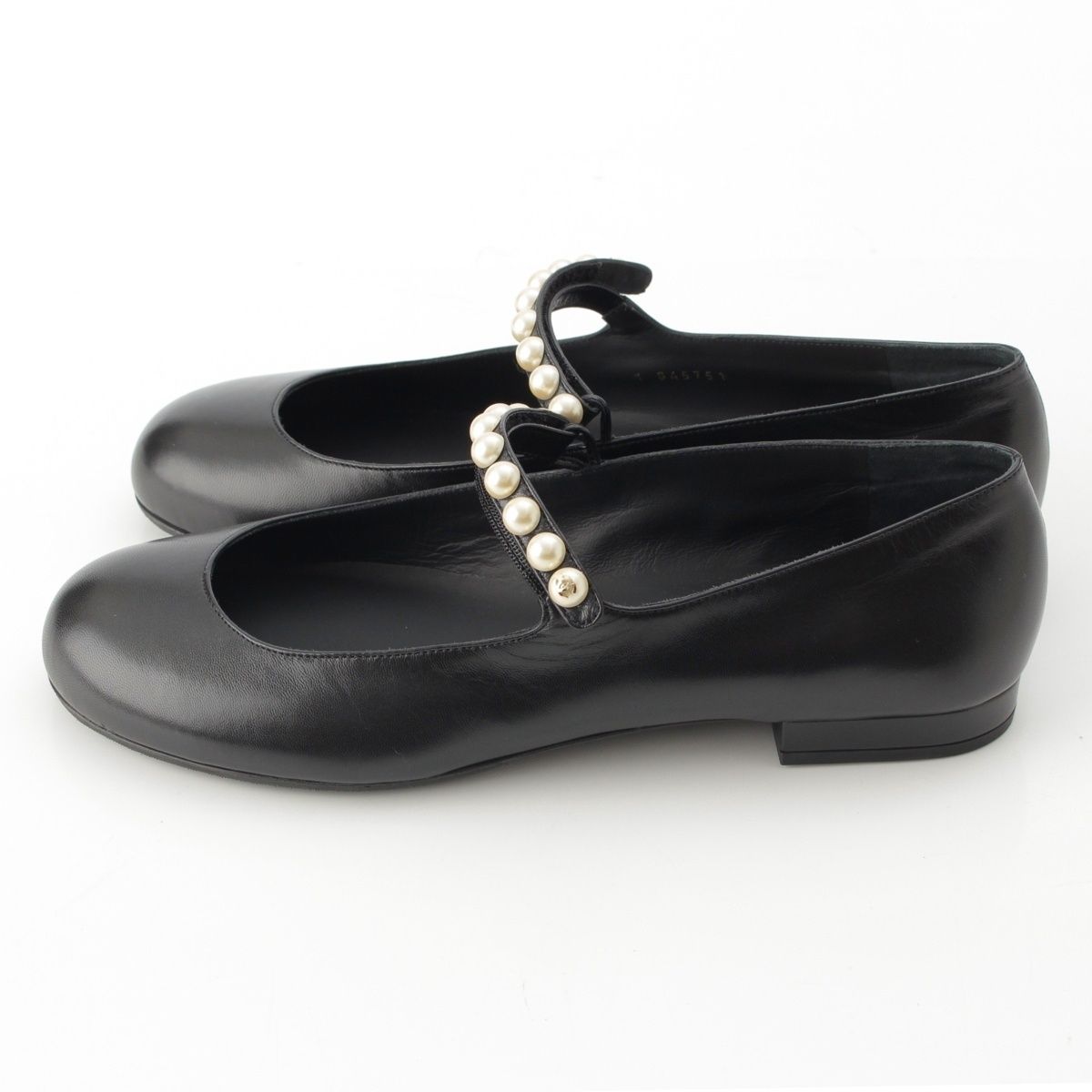 Chanel 40C Mary Jane Goatskin CC Logo Pumps Pearl Shoes Black 40C — view 3