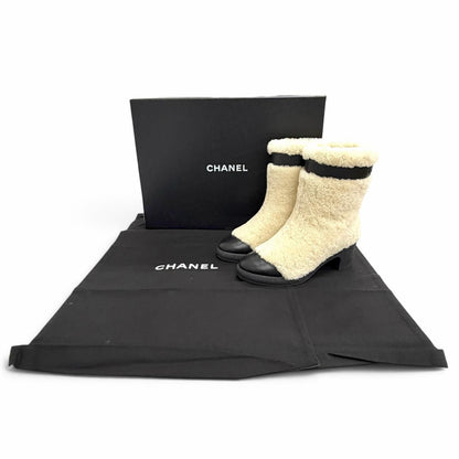 Chanel 18B CC Logo Leather Use Shearling Boo Short Boots Beige Black — view 2