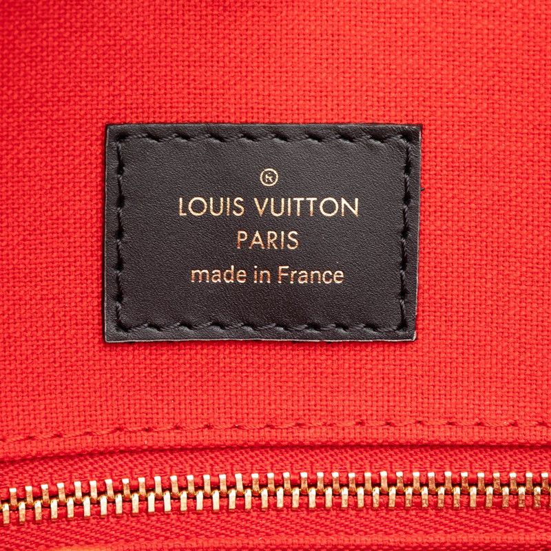 Louis Vuitton Monogram Giant Reverse On The Go MM 2-Way Shoulder Bag Brown — view 5