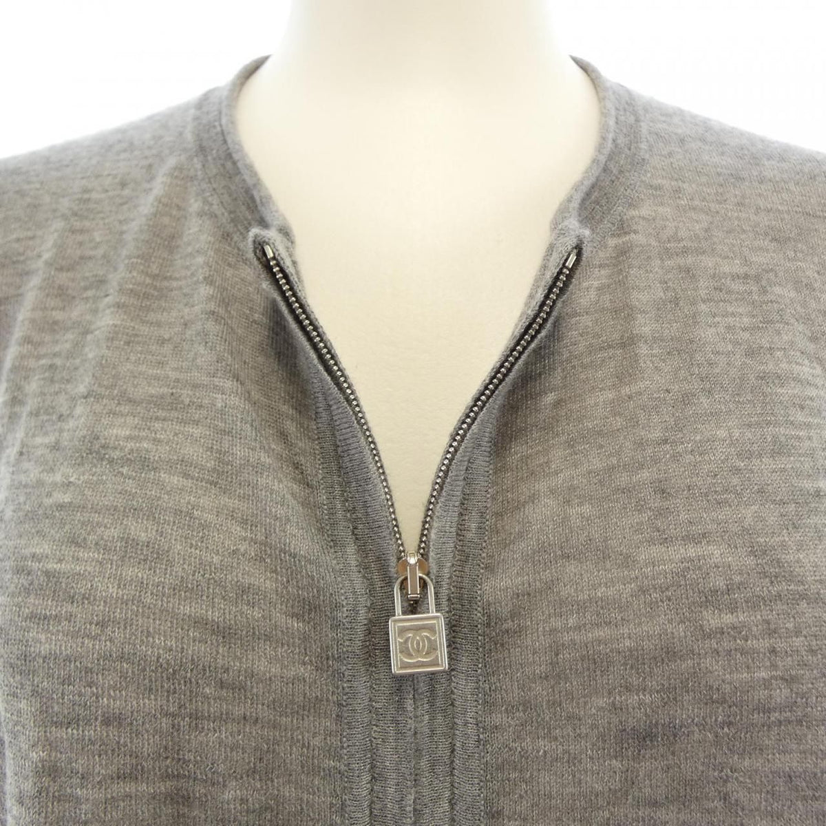 Chanel 09A Cardigan Gray — view 6