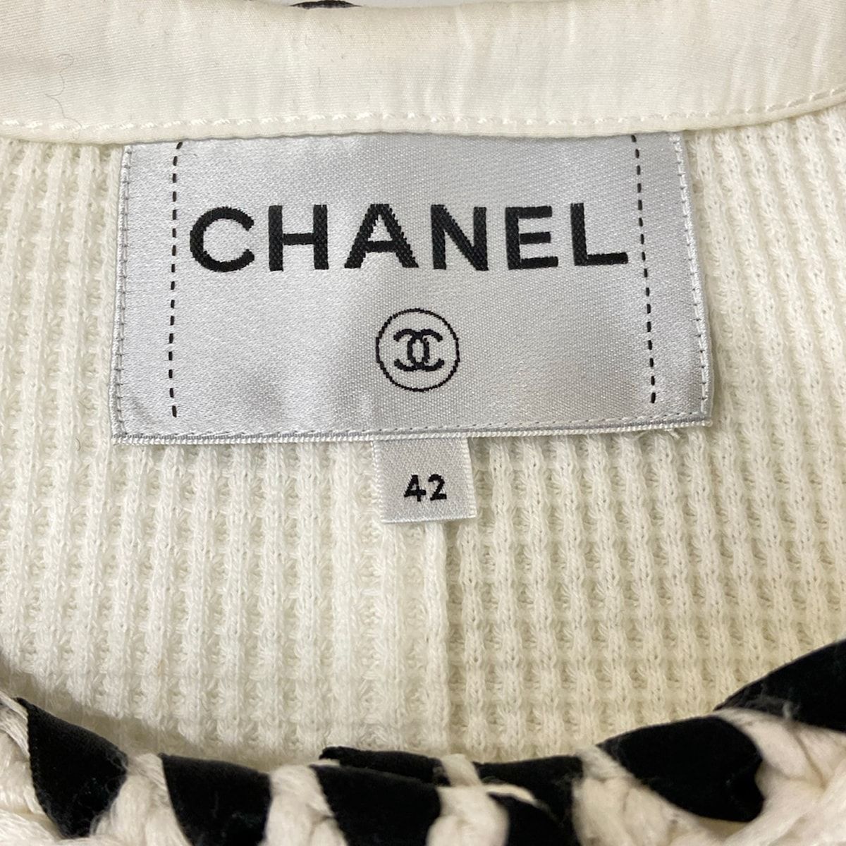 Chanel Jacket L White Black Waffle Collarless Trim Coco Buttons Rhinestone 42 — view 3