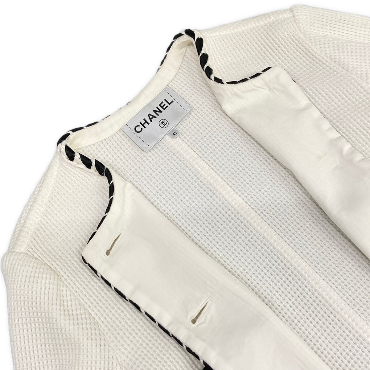 Chanel Jacket L White Black Waffle Collarless Trim Coco Buttons Rhinestone 42 — view 8