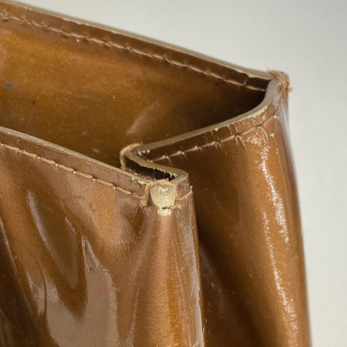 Louis Vuitton Handbag Vernis Reade PM Bronze — view 6