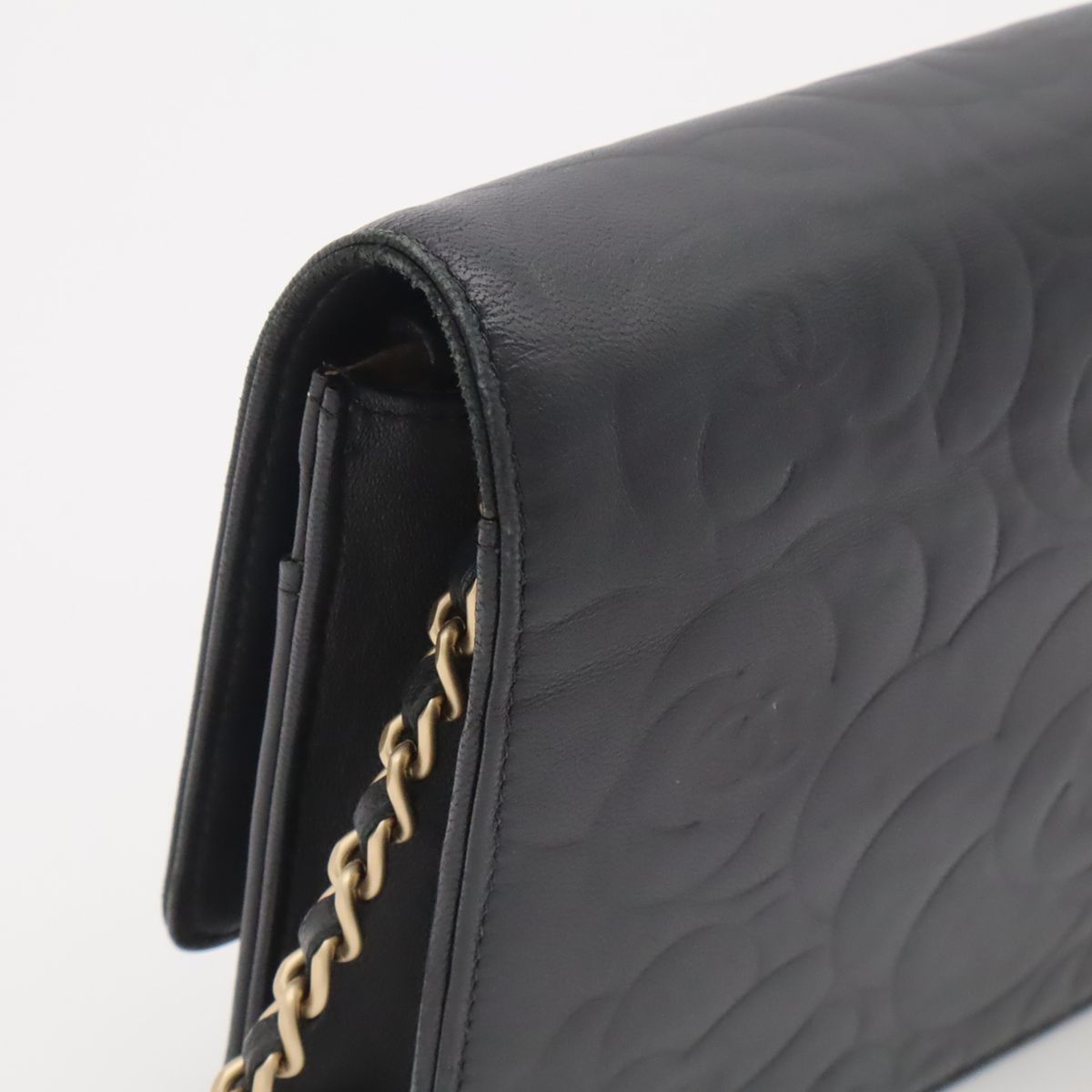 Chanel Camellia CC Logo Chain Wallet Shoulder Bag Pochette Lambskin Leather — view 4