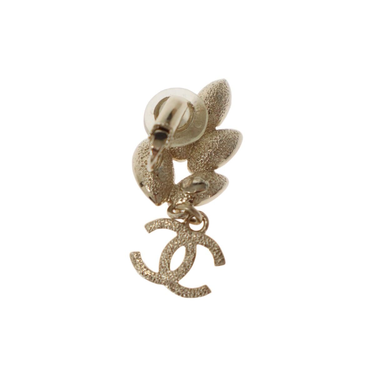 Chanel CC Logo Leaf Earrings Set Gold — view 3