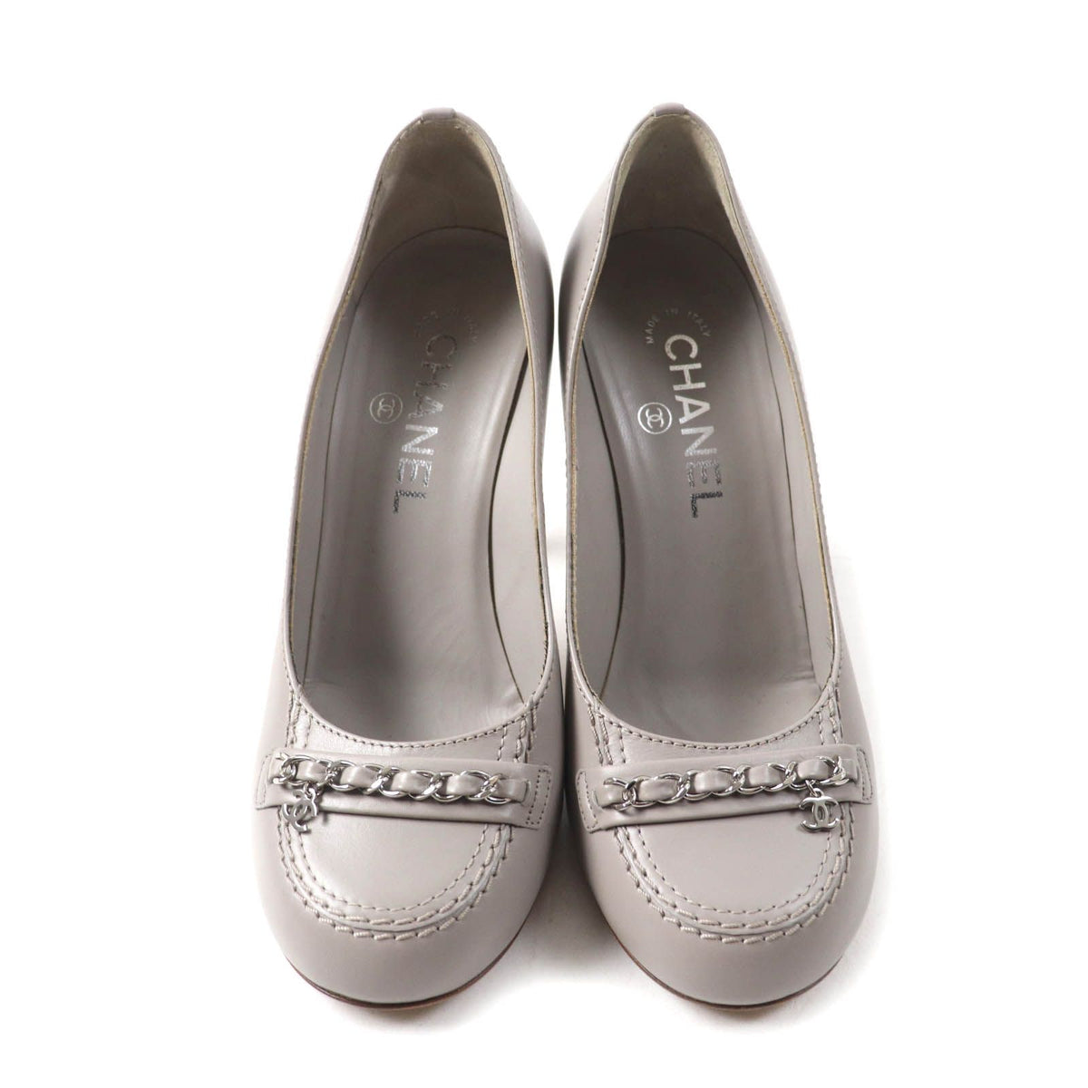 Chanel CC Logo Chain Decorative Round Toe Leather Pumps Gray Silver Heels — view 3