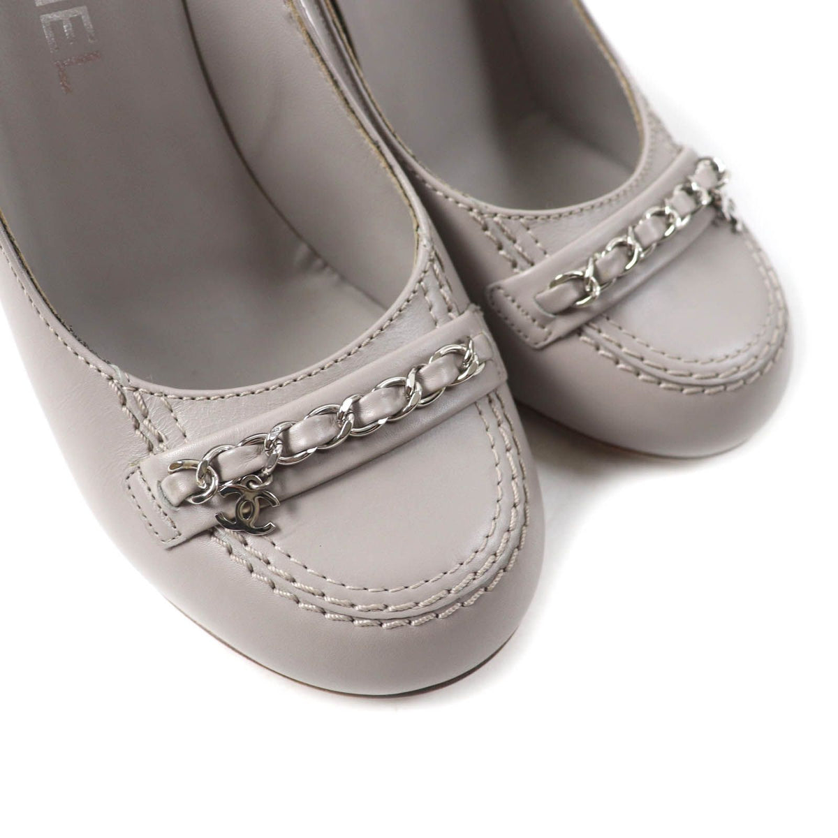 Chanel CC Logo Chain Decorative Round Toe Leather Pumps Gray Silver Heels — view 7