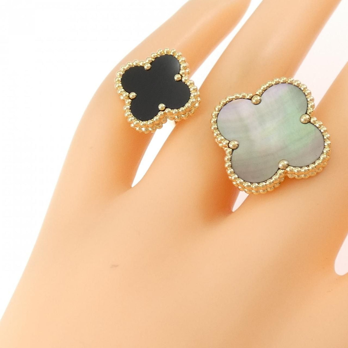 Van Cleef & Arpels Magic Alhambra en Tres les Door Ring — view 5