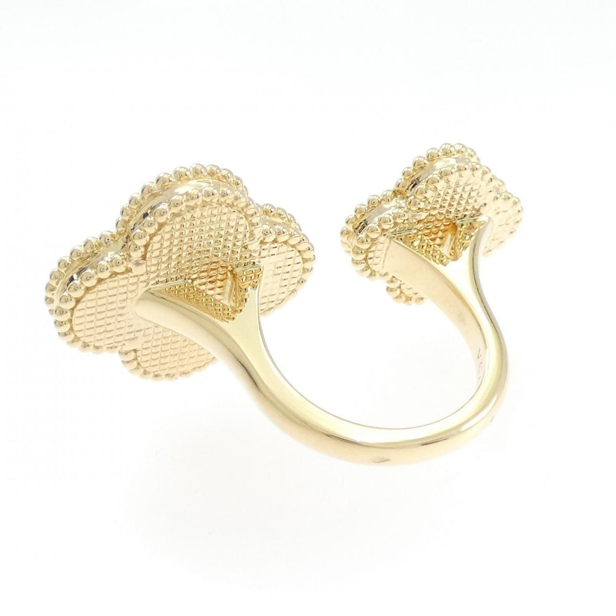 Van Cleef & Arpels Magic Alhambra en Tres les Door Ring — view 3