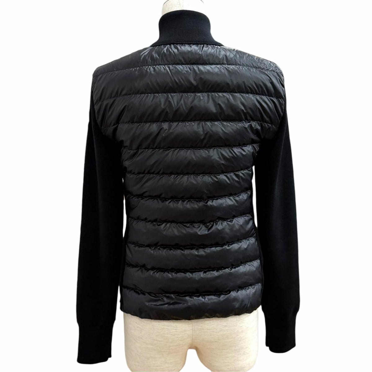 Moncler Cardigan Tricot Logo Patch Contrast Design Down Jacket Black XS — view 4