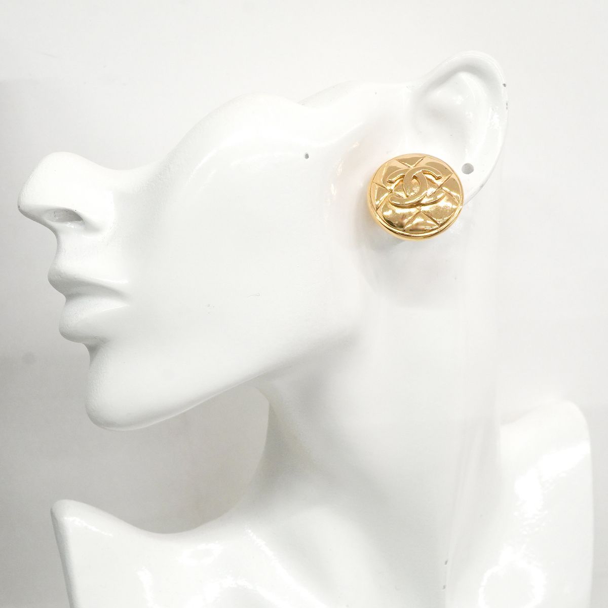 Chanel Earrings Vintage CC Logo Quilted Round Circle Gold Plated — view 5