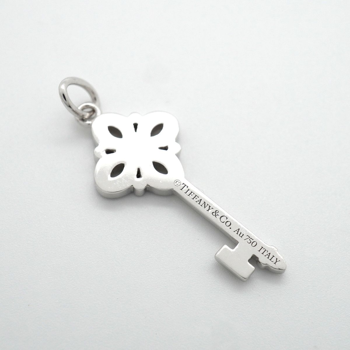 Tiffany & Co Pendant Victoria Key 18K White Gold Diamond — view 2