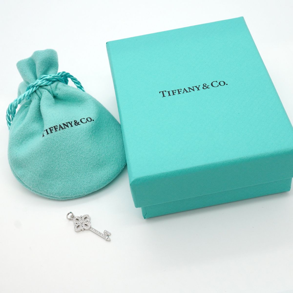 Tiffany & Co Pendant Victoria Key 18K White Gold Diamond — view 5