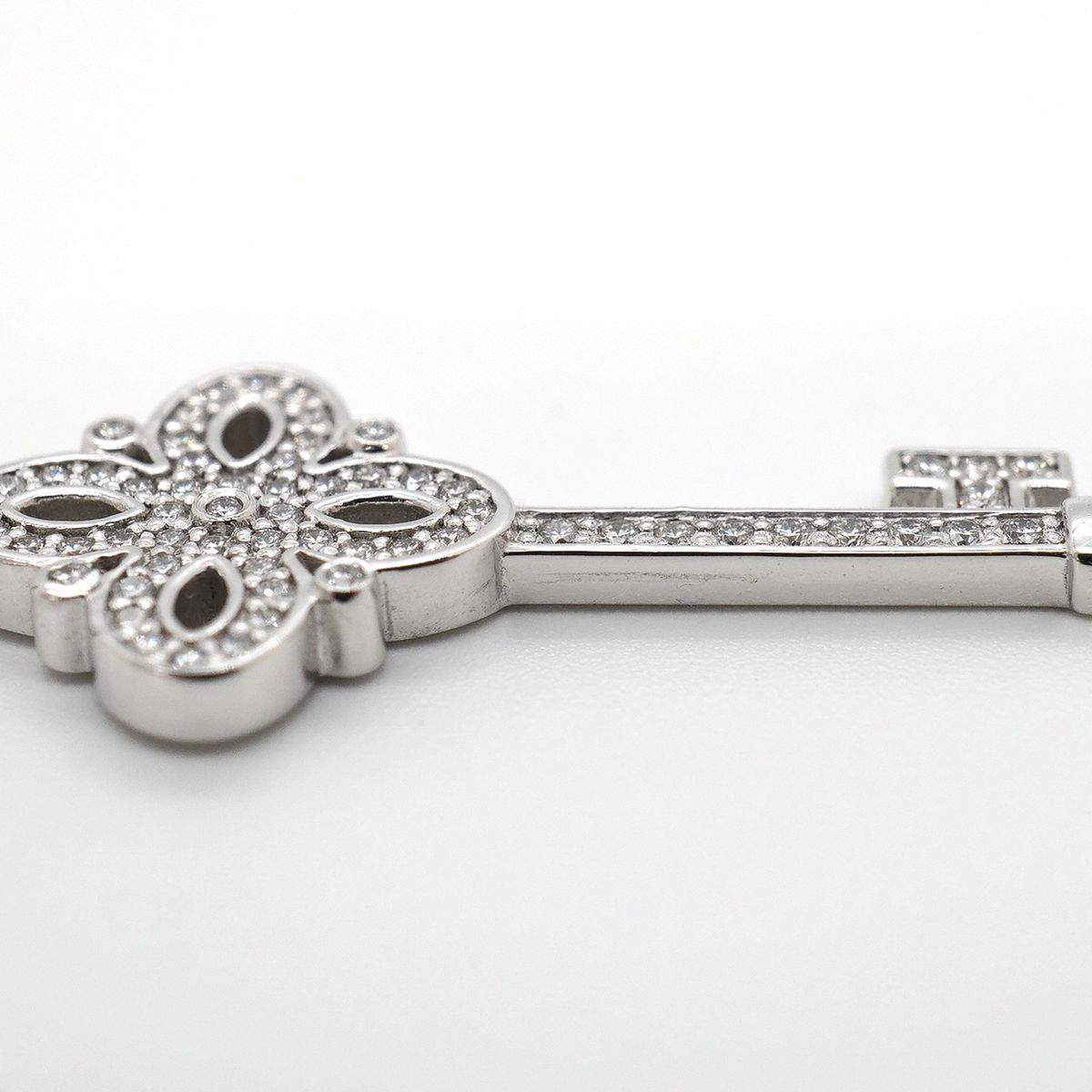 Tiffany & Co Pendant Victoria Key 18K White Gold Diamond — view 6