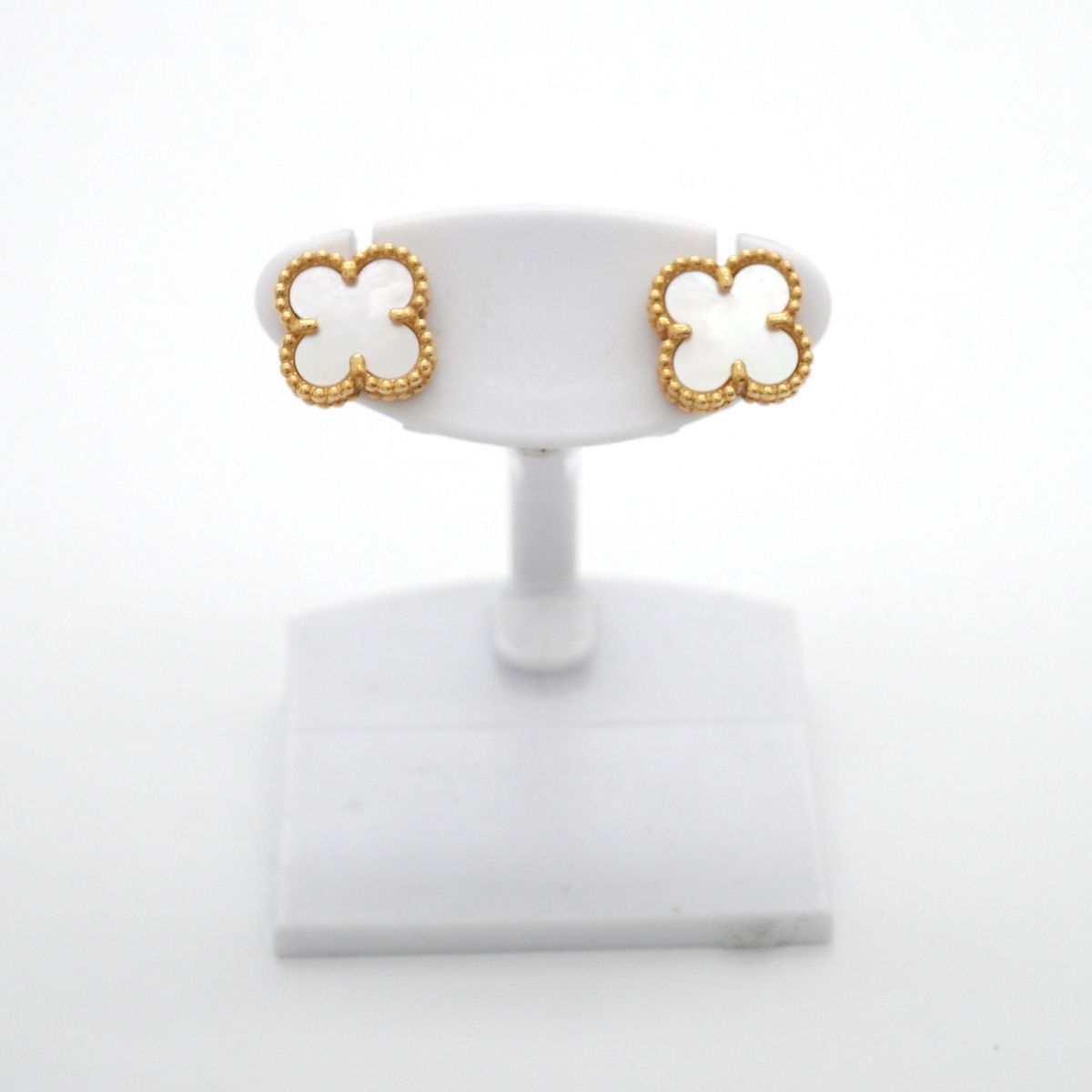 Van Cleef & Arpels Earrings Sweet Alhambra 18K Yellow Gold Mother of Pearl — view 2