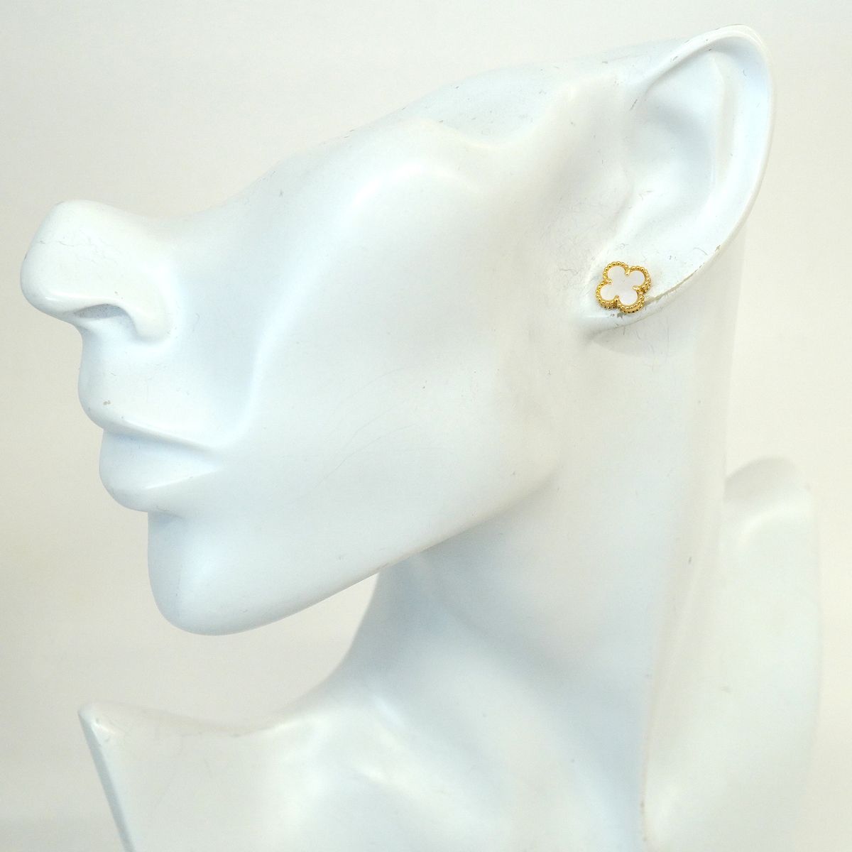 Van Cleef & Arpels Earrings Sweet Alhambra 18K Yellow Gold Mother of Pearl — view 7