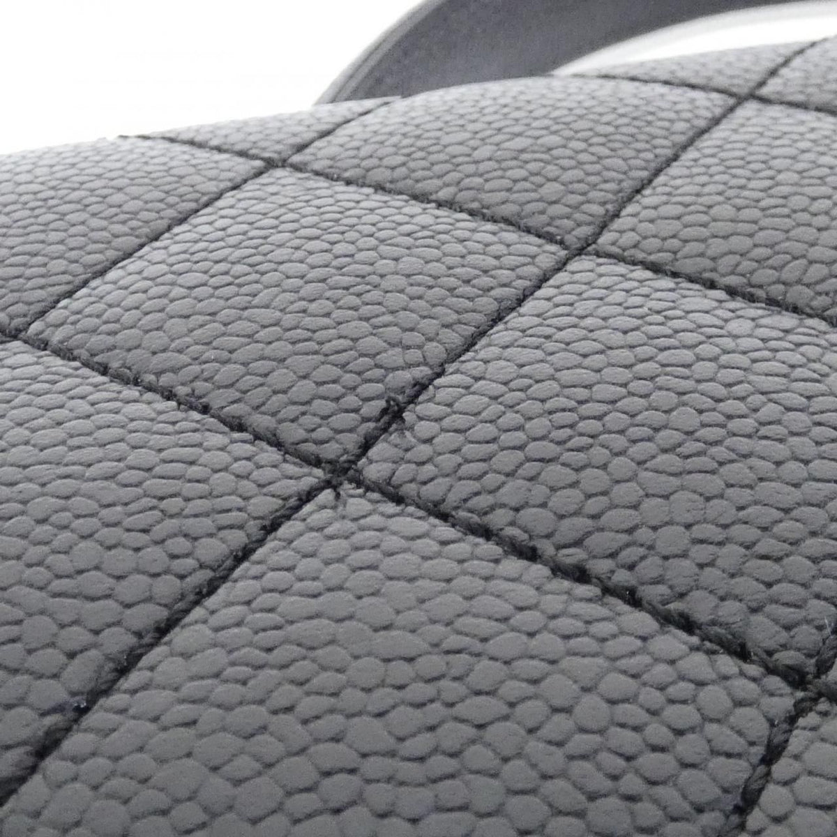Chanel Vintage Bag Handbag Black — view 4