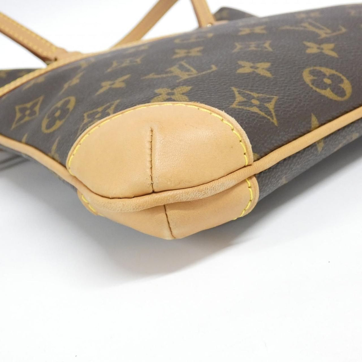 Louis Vuitton Monogram Coussin GM Shoulder Bag — view 2