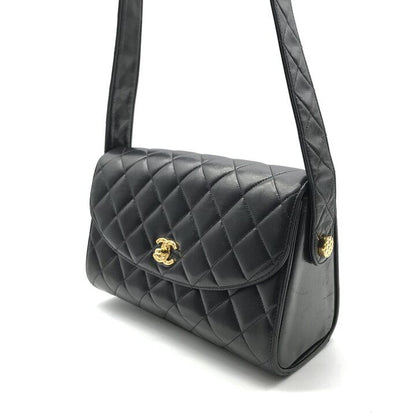 Chanel CC Logo Quilted Lambskin Leather Vintage Shoulder Bag Crossbody Turnlock — view 2