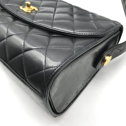 Chanel CC Logo Quilted Lambskin Leather Vintage Shoulder Bag Crossbody Turnlock — view 5