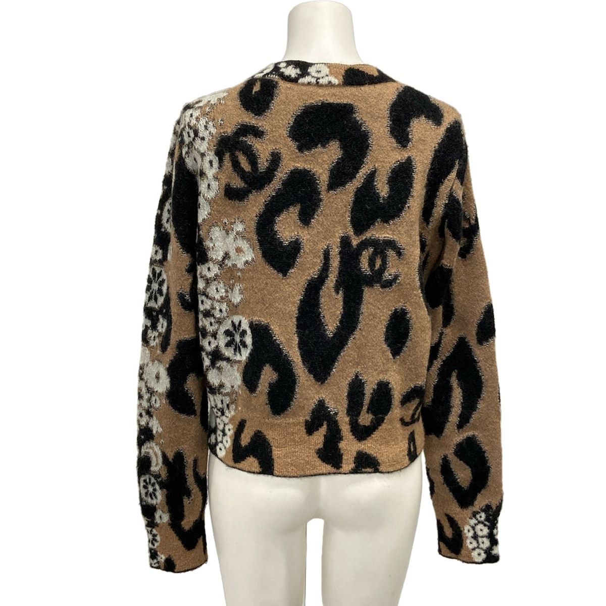 Chanel Long Sleeve Sweater M Beige Black White Leopard CC Logo Cashmere 38 — view 2