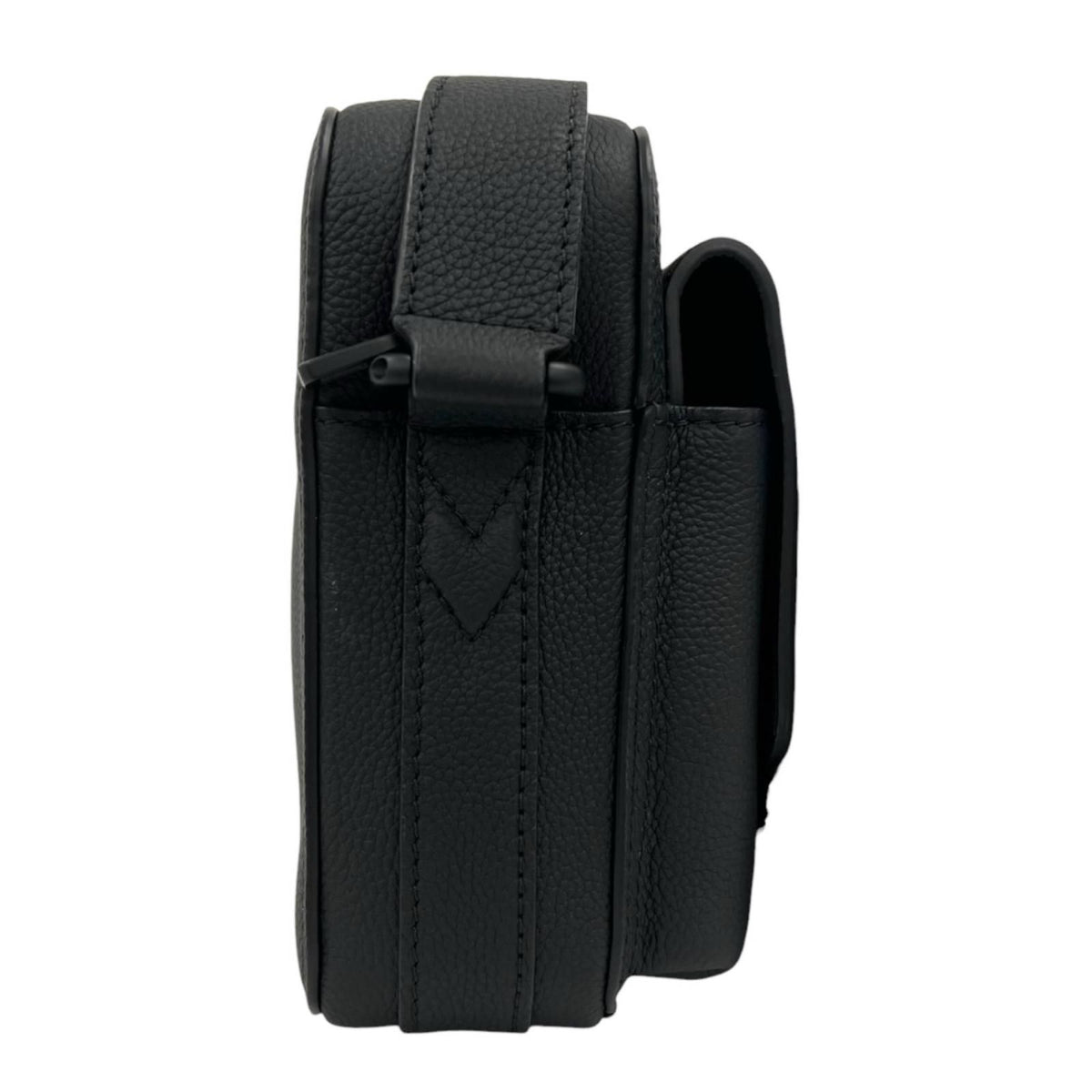 Louis Vuitton Boarding Messenger Aerogram Shoulder Bag Black — view 4