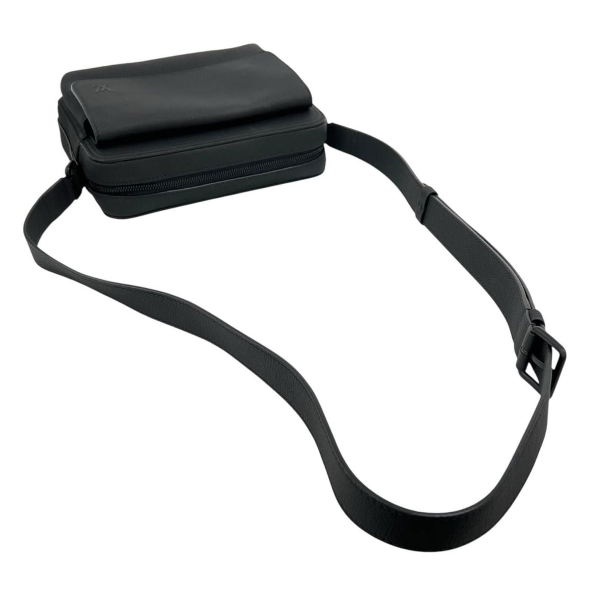 Louis Vuitton Boarding Messenger Aerogram Shoulder Bag Black — view 7