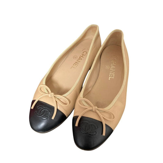 Chanel CC Logo Ballerina Ballet Shoes Flat Pumps Beige Black Spring Summer