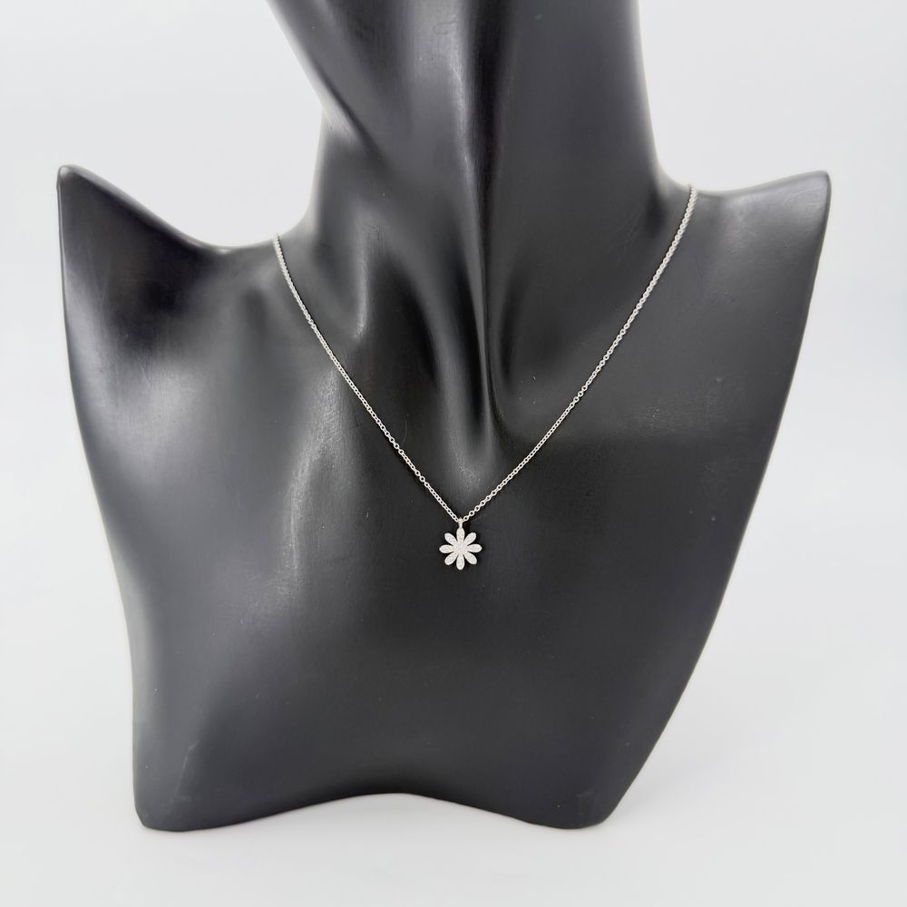 Tiffany & Co Necklace Daisy Pendant 18K White Gold Diamond — view 3