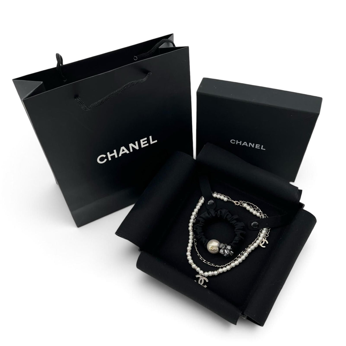 Chanel CC Logo Necklace Faux Pearl Black White Choker — view 3