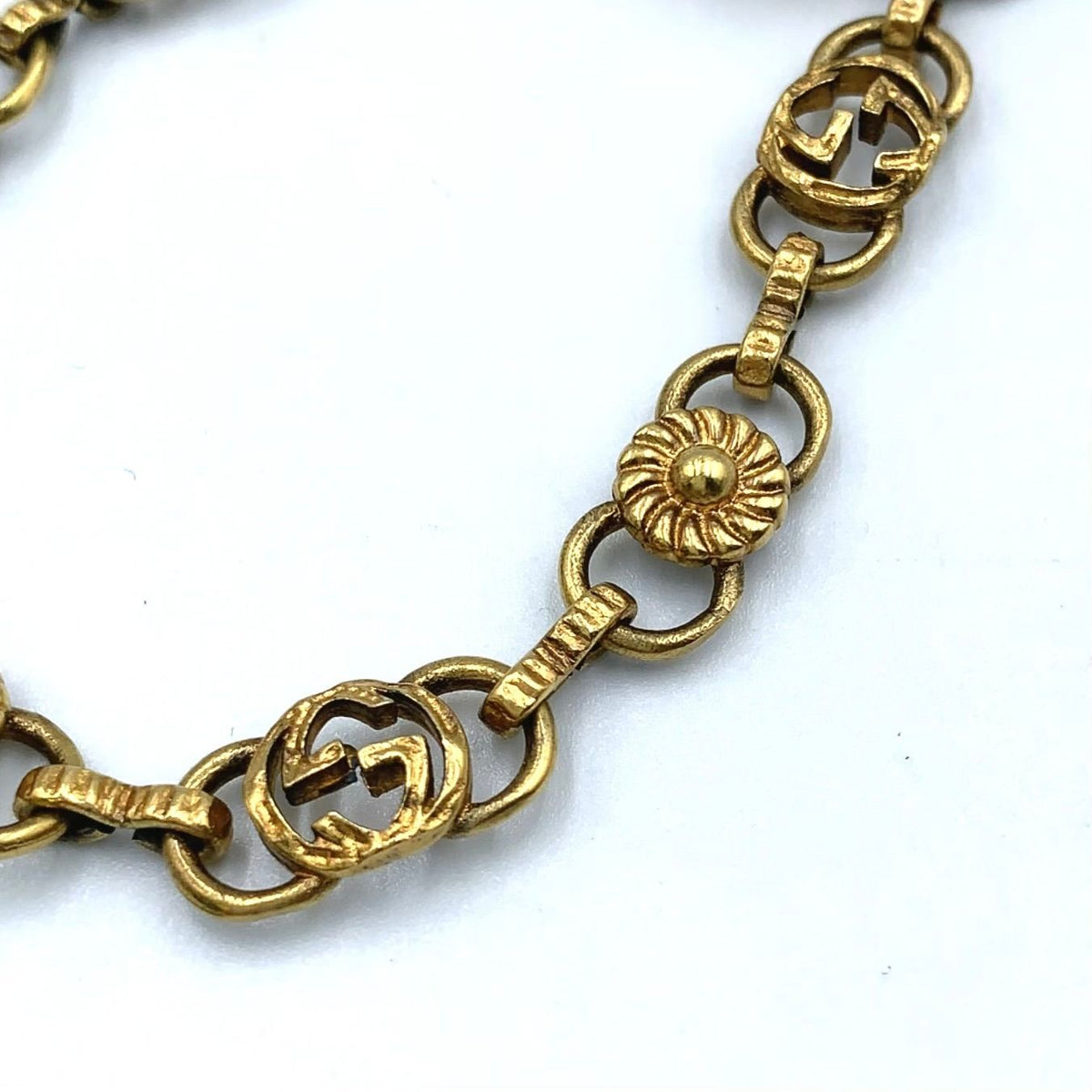 Gucci Interlocking G Flower Metal Gold Bracelet — view 6
