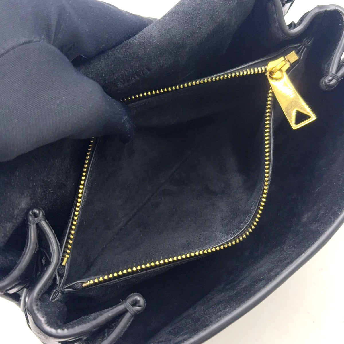 Bottega Veneta Notturno Leather Black Shoulder Bag Gold — view 4