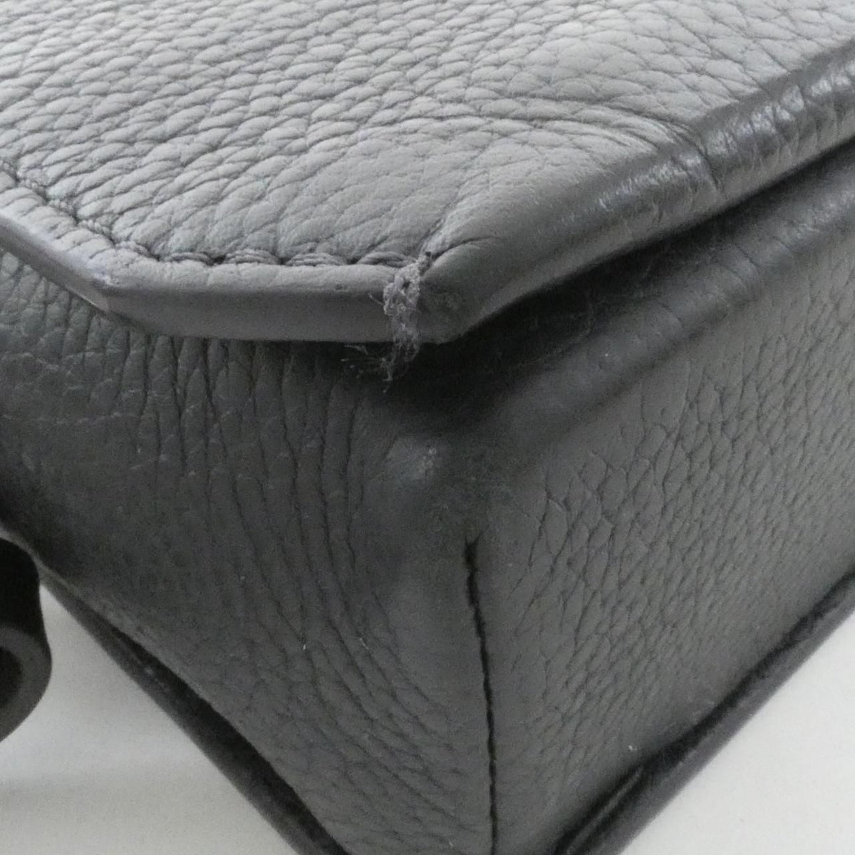Louis Vuitton LV Aerogram Fast Line Wearable Wallet Shoulder Bag — view 3